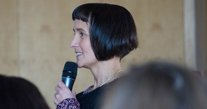 Sechs Fragen an Andrea Wentscher, IR-Managerin bei BASF Beitrag: Sechs Fragen an Andrea Wentscher, IR-Managerin bei BASF